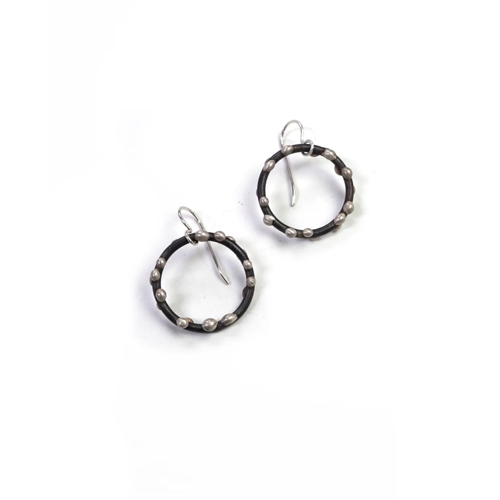 Medium circle on steel earrings Megan Auma - Picture 2 of 4